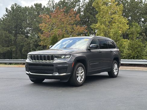 Used 2022 Jeep Grand Cherokee L Laredo w/ Luxury Tech Group I RWD image 11