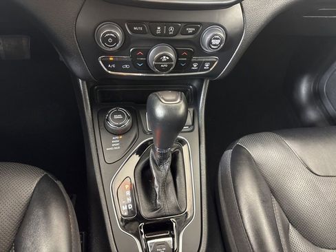 Used 2023 Jeep Cherokee Altitude Lux image 25