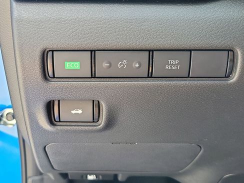 Used 2025 Nissan Sentra SV image 29