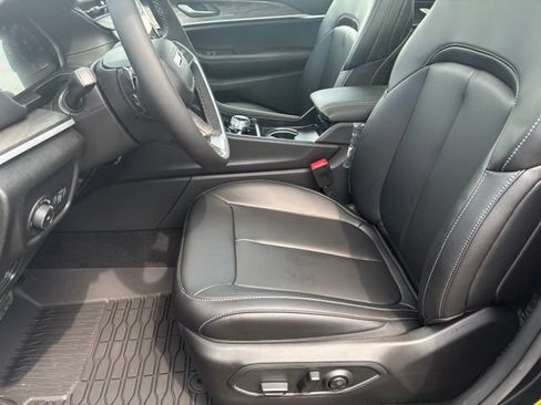 New 2026 Jeep Grand Cherokee Limited w/ Limited Altitude Package AWD/4WD image 10