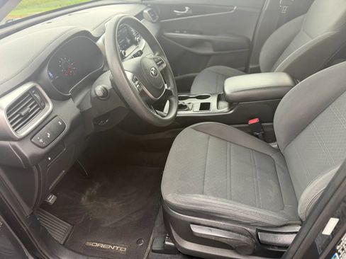 Used 2020 Kia Sorento LX FWD image 9