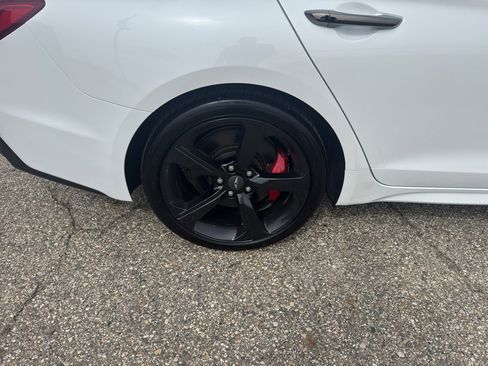 Used 2021 Genesis G70 3.3T w/ Sport Package image 12