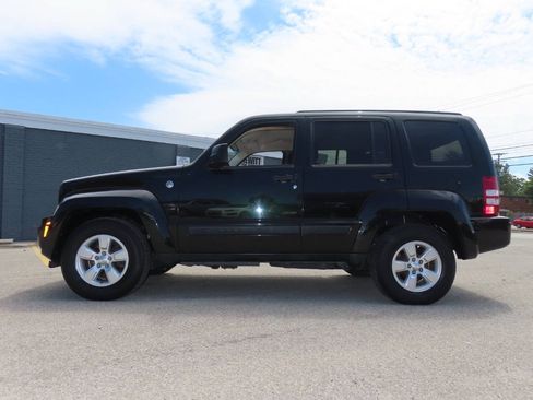 Used 2012 Jeep Liberty Sport AWD/4WD image 8