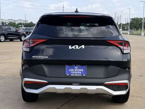 Used 2025 Kia Sportage LX FWD image 6