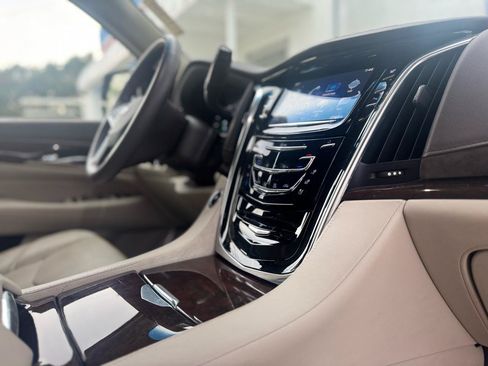 Used 2017 Cadillac Escalade Luxury AWD/4WD image 61
