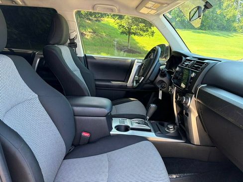 Used 2016 Toyota 4Runner SR5 AWD/4WD image 17