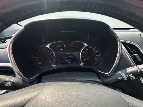 Used 2022 Chevrolet Equinox LT w/ Driver Convenience Package AWD/4WD image 16