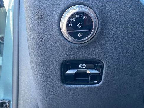 Used 2025 Mercedes-Benz GLC 300 4MATIC image 16