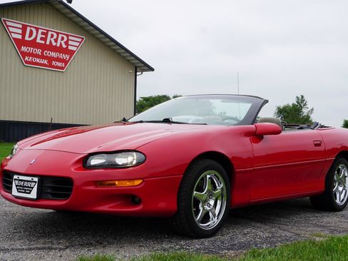 Used 2001 Chevrolet Camaro LT RWD image 2