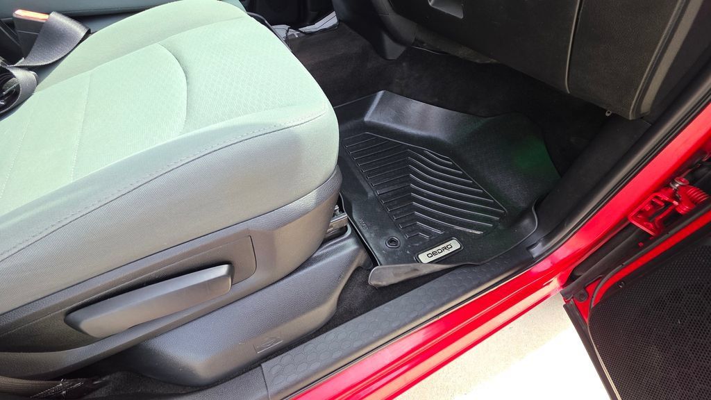 Used 2017 RAM 1500 Express AWD/4WD image 14