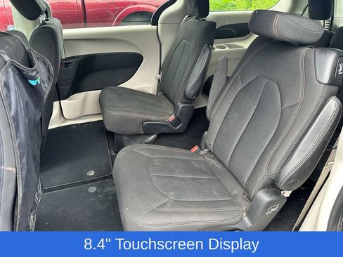 Used 2017 Chrysler Pacifica Touring FWD image 9