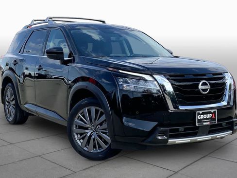 Used 2024 Nissan Pathfinder SL w/ SL Premium Package FWD image 3