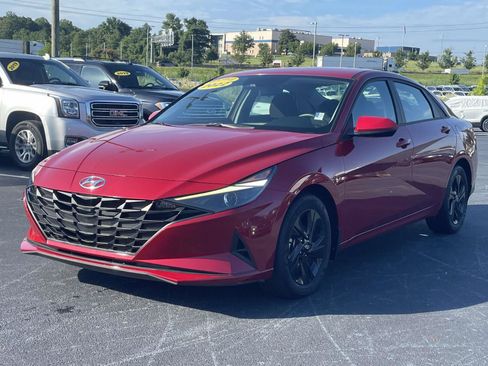Used 2022 Hyundai Elantra SEL FWD image 3