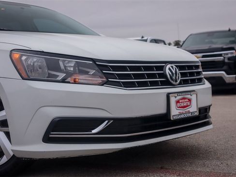 Used 2018 Volkswagen Passat 2.0T SE image 3