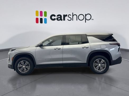 Used 2024 Chevrolet Traverse LS FWD image 2