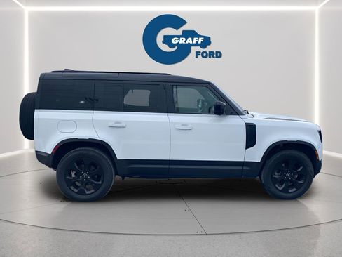 Used 2022 Land Rover Defender 110 S image 6