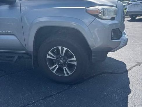 Used 2019 Toyota Tacoma TRD Sport RWD image 5