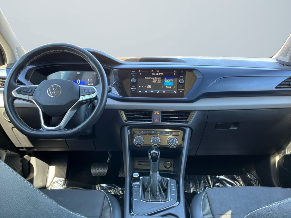 Used 2023 Volkswagen Taos SE w/ Panoramic Sunroof Package FWD image 10