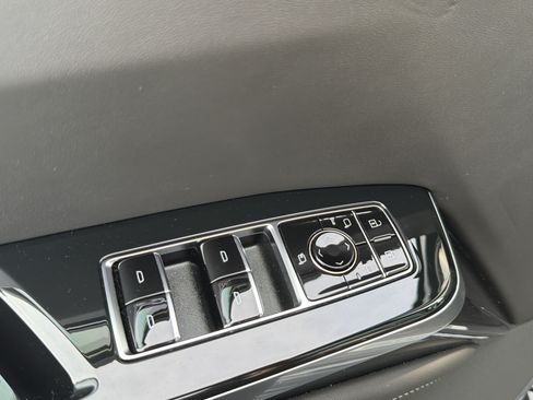 Used 2025 Cadillac Escalade V AWD/4WD image 28