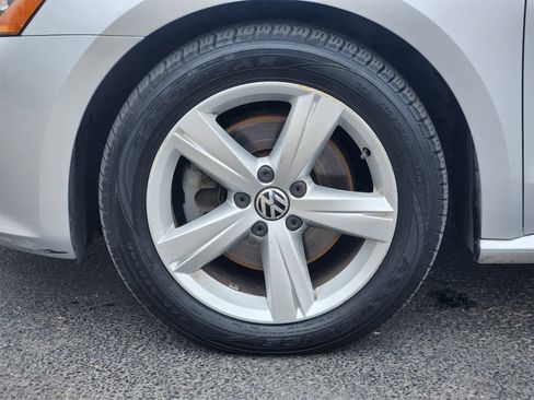 Used 2012 Volkswagen Passat 2.5 SE image 8