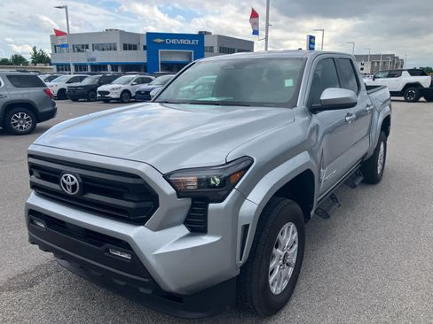 Used 2024 Toyota Tacoma SR5 AWD/4WD image 3