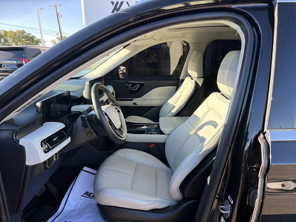 Used 2025 Lincoln Aviator 2WD image 12