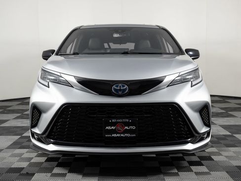 Used 2022 Toyota Sienna XSE image 12