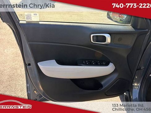 Used 2024 Hyundai Venue SEL FWD image 10