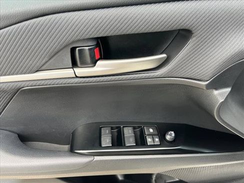 Used 2025 Toyota Camry SE FWD image 17
