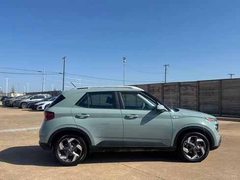 Used 2025 Hyundai Venue SEL FWD image 23