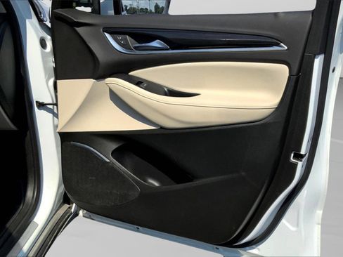 Used 2022 Buick Enclave Essence image 24