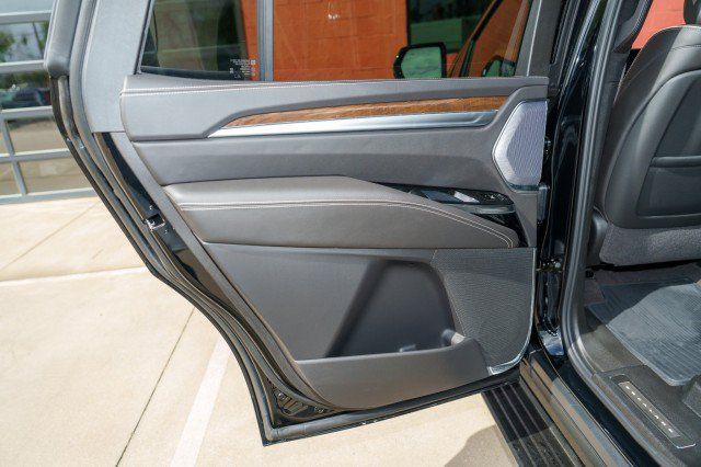Used 2026 Cadillac Escalade Platinum Luxury AWD/4WD image 16