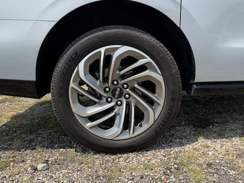 Used 2025 Lincoln Navigator L Reserve AWD/4WD image 19
