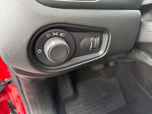 Used 2023 Jeep Renegade Latitude AWD/4WD image 26