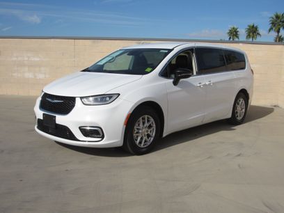Used 2024 Chrysler Pacifica Touring-L