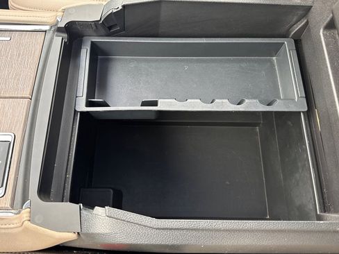 Used 2024 Ford Expedition Limited image 34