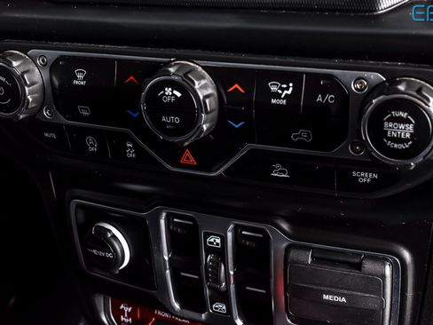 Used 2022 Jeep Wrangler Unlimited Rubicon w/ LED Lighting Group image 27