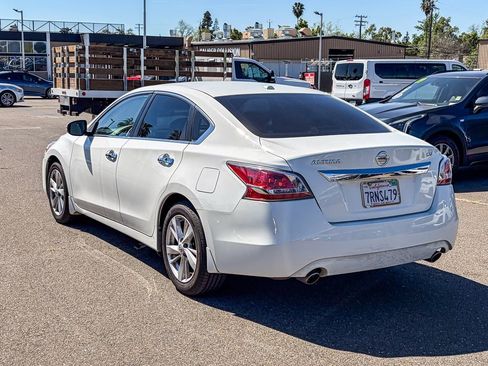 Used 2015 Nissan Altima 2.5 SV w/ Convenience Package image 2