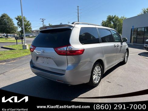 Used 2017 Toyota Sienna XLE w/ XLE Navigation Package FWD image 8