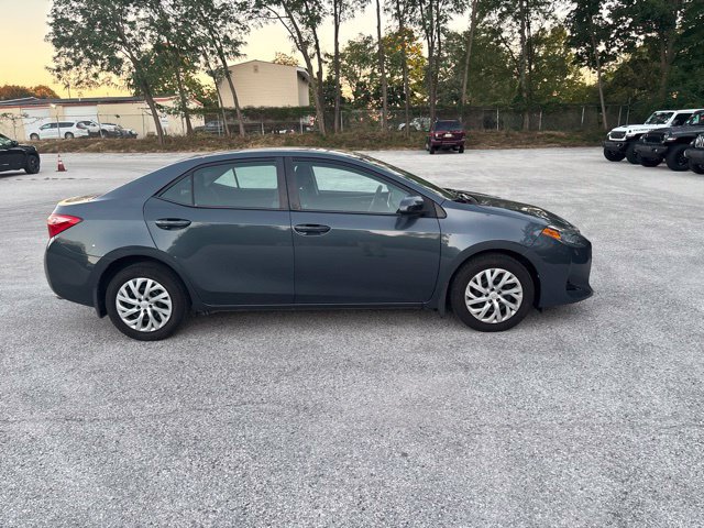 Used 2017 Toyota Corolla LE w/ Carpet Mat Package (TMS) FWD image 2