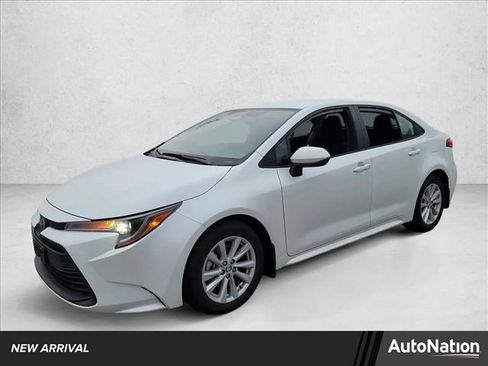 Used 2025 Toyota Corolla LE image 1
