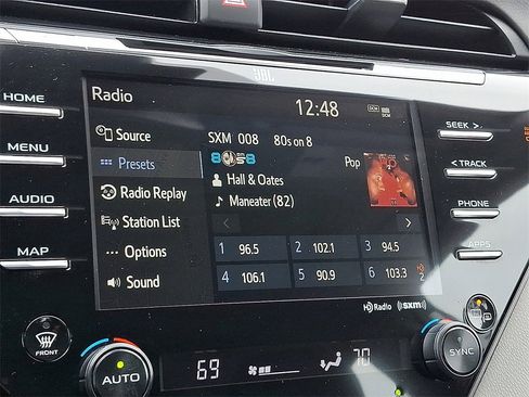 Used 2020 Toyota Camry XLE w/ Sunroof Package image 12