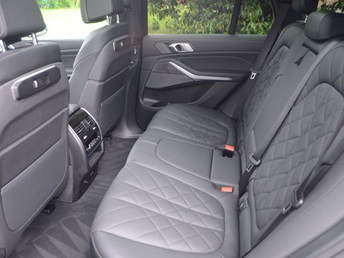 Used 2025 BMW X5 xDrive50e image 17