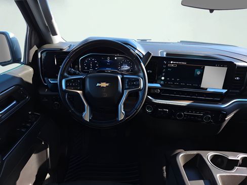 Used 2022 Chevrolet Silverado 1500 LT w/ Z71 Off-Road Package AWD/4WD image 17