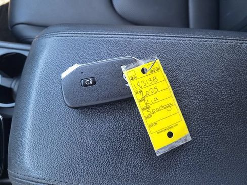 Used 2025 Kia Sportage EX FWD image 22