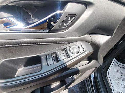 Used 2023 Chevrolet Traverse LT FWD image 20