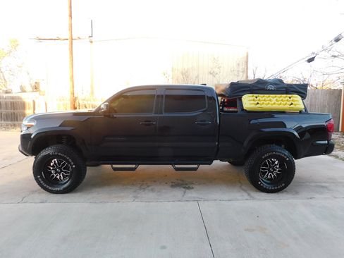 Used 2021 Toyota Tacoma SR5 image 4