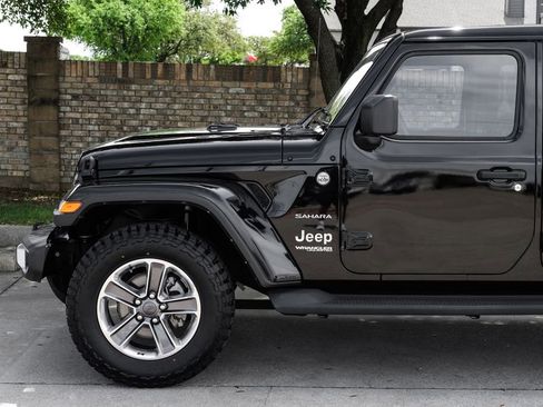 Used 2022 Jeep Wrangler Unlimited Sahara AWD/4WD image 22