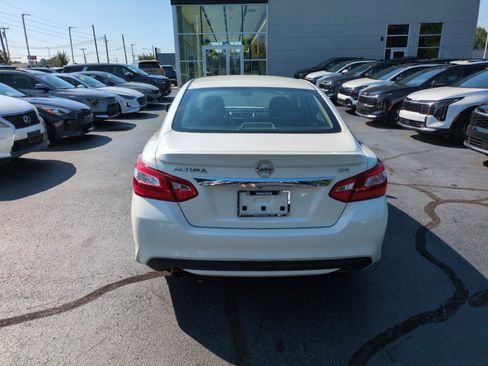 Used 2016 Nissan Altima 2.5 SR w/ LED Appearance Package FWD image 6
