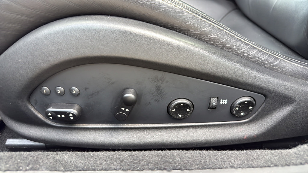 Used 2012 Ferrari California RWD image 29